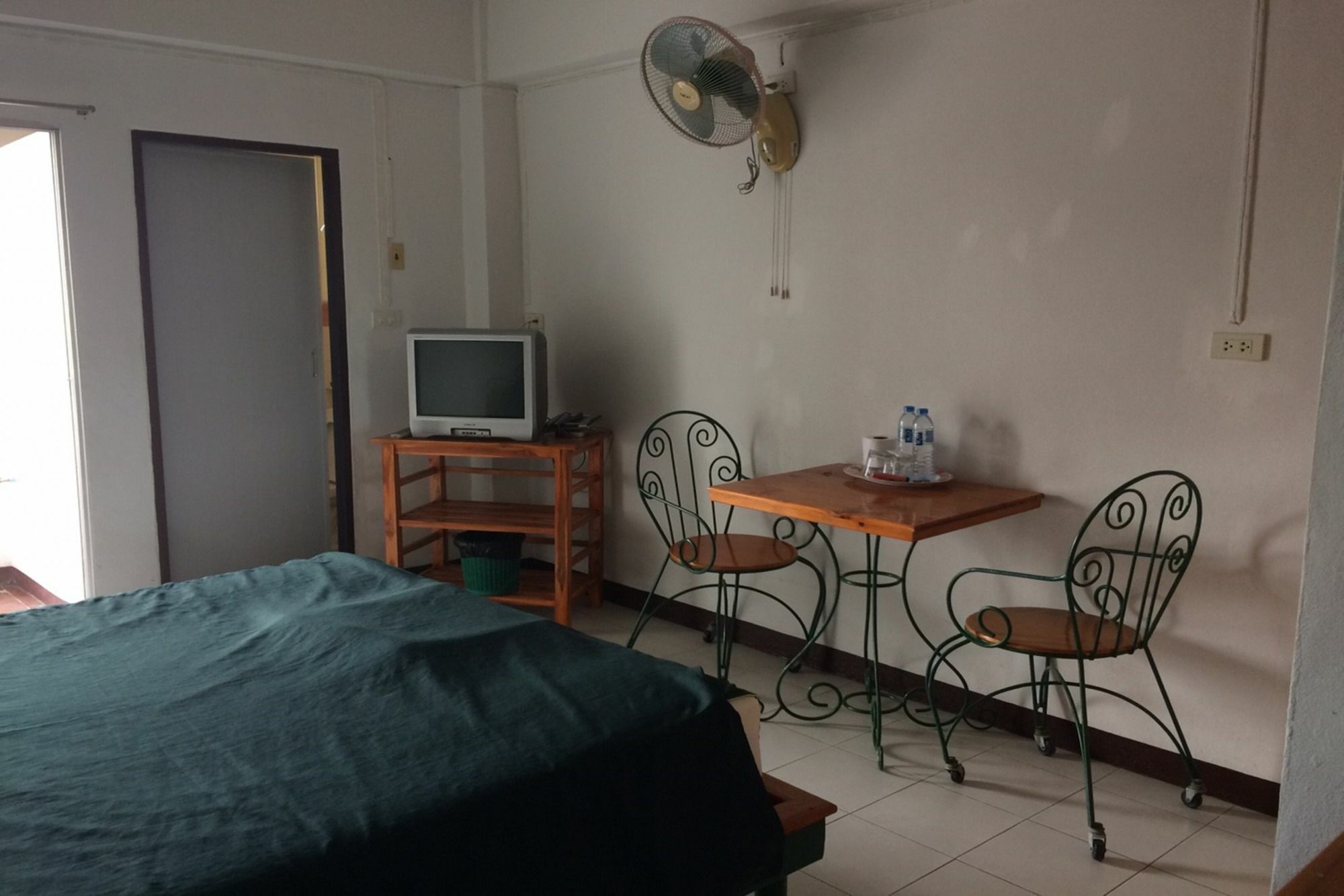 Baan Khun Mae Apartment Бангкок Екстер'єр фото