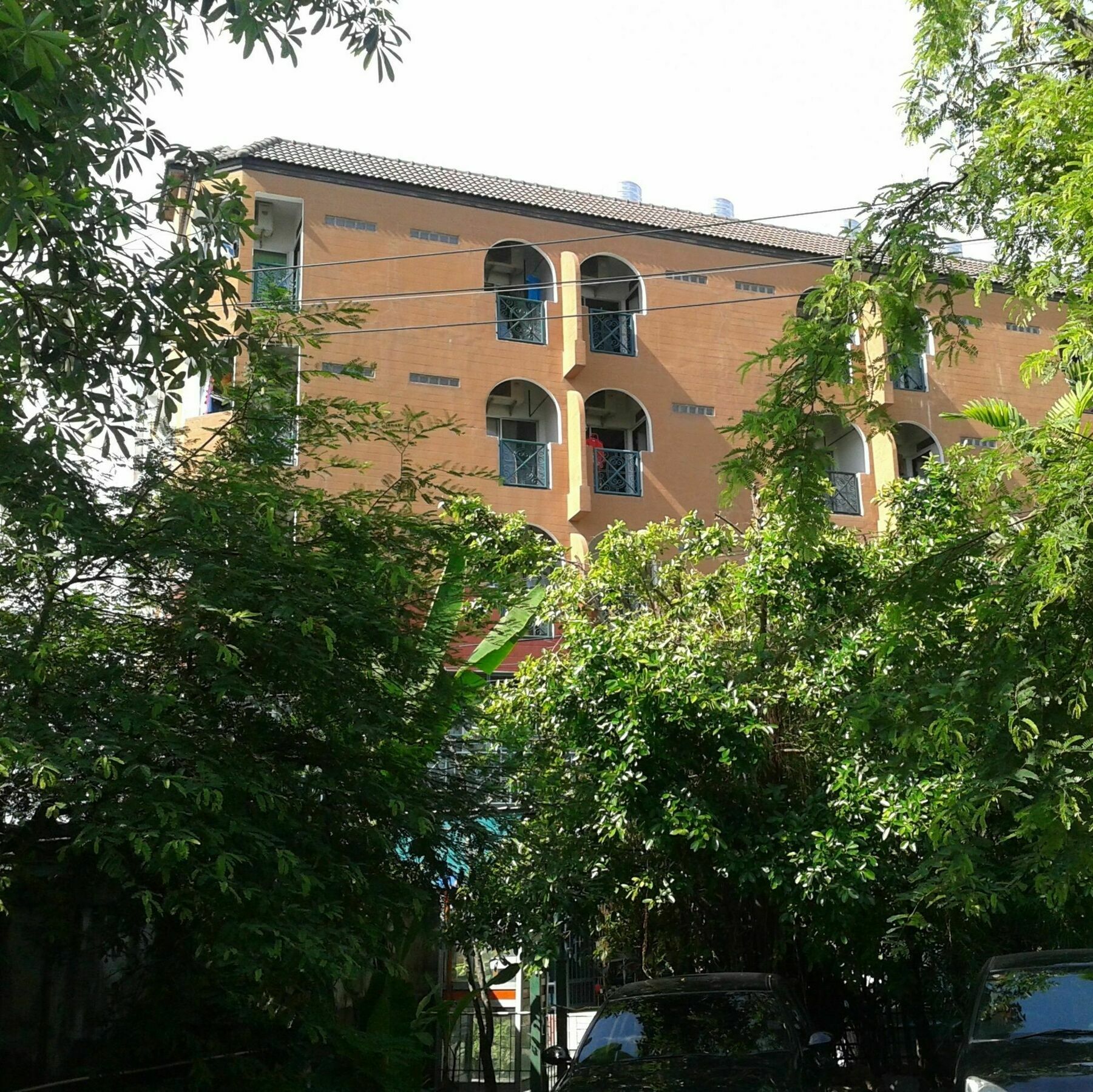 Baan Khun Mae Apartment Бангкок Екстер'єр фото