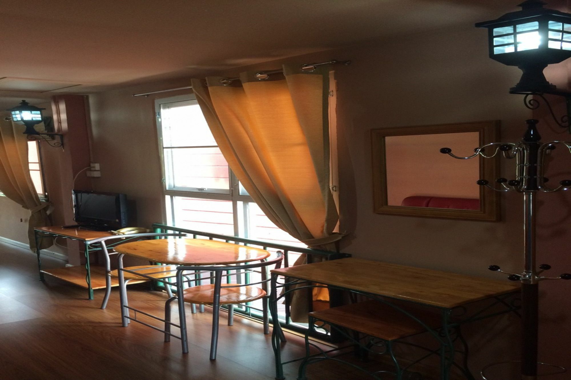 Baan Khun Mae Apartment Бангкок Екстер'єр фото