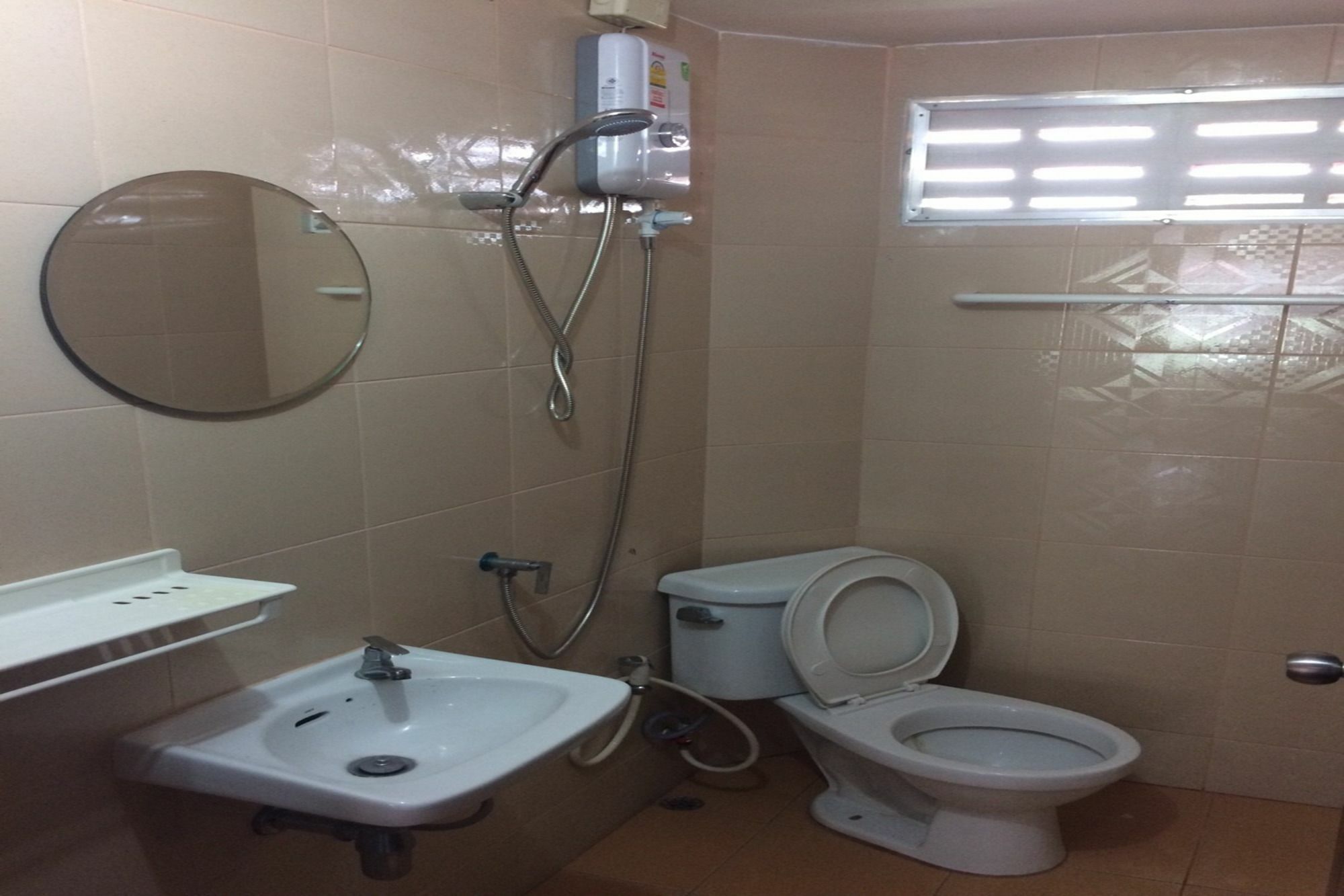 Baan Khun Mae Apartment Бангкок Екстер'єр фото